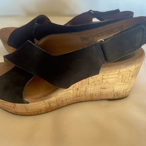 Used Clarks Collection Ultimate Comfort Black Sz 8.5W Criss Cross Wedge Sandal